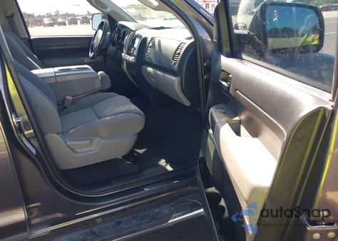 2013 Toyota Tundra Grade 4.6L V8 z USA, uszkodzony, nr VIN 5TFRM5F19DX056640